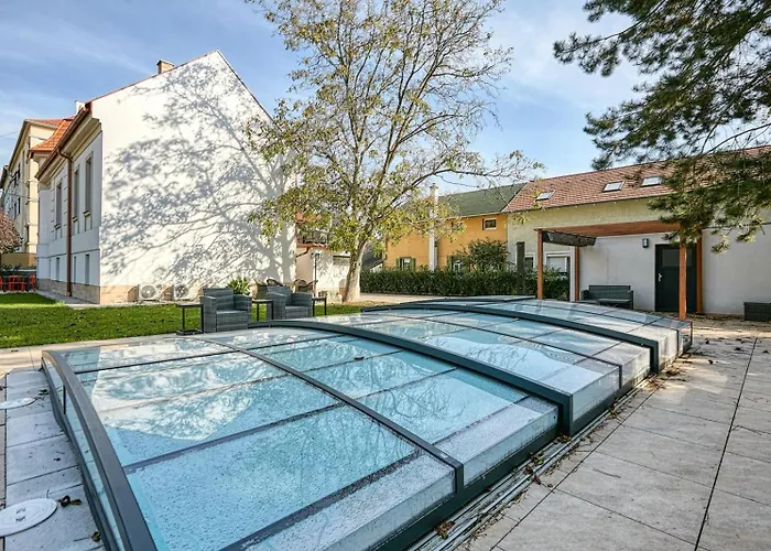 Villa Botaniq