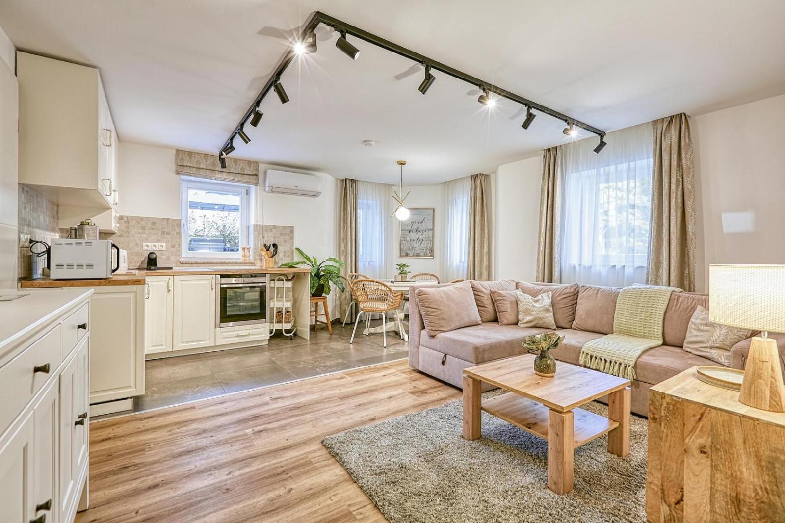 Botaniq Apartment *