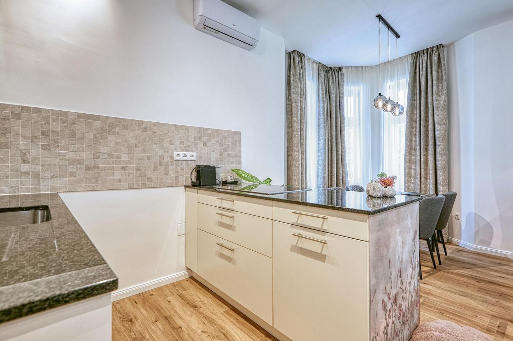 Botaniq Apartment