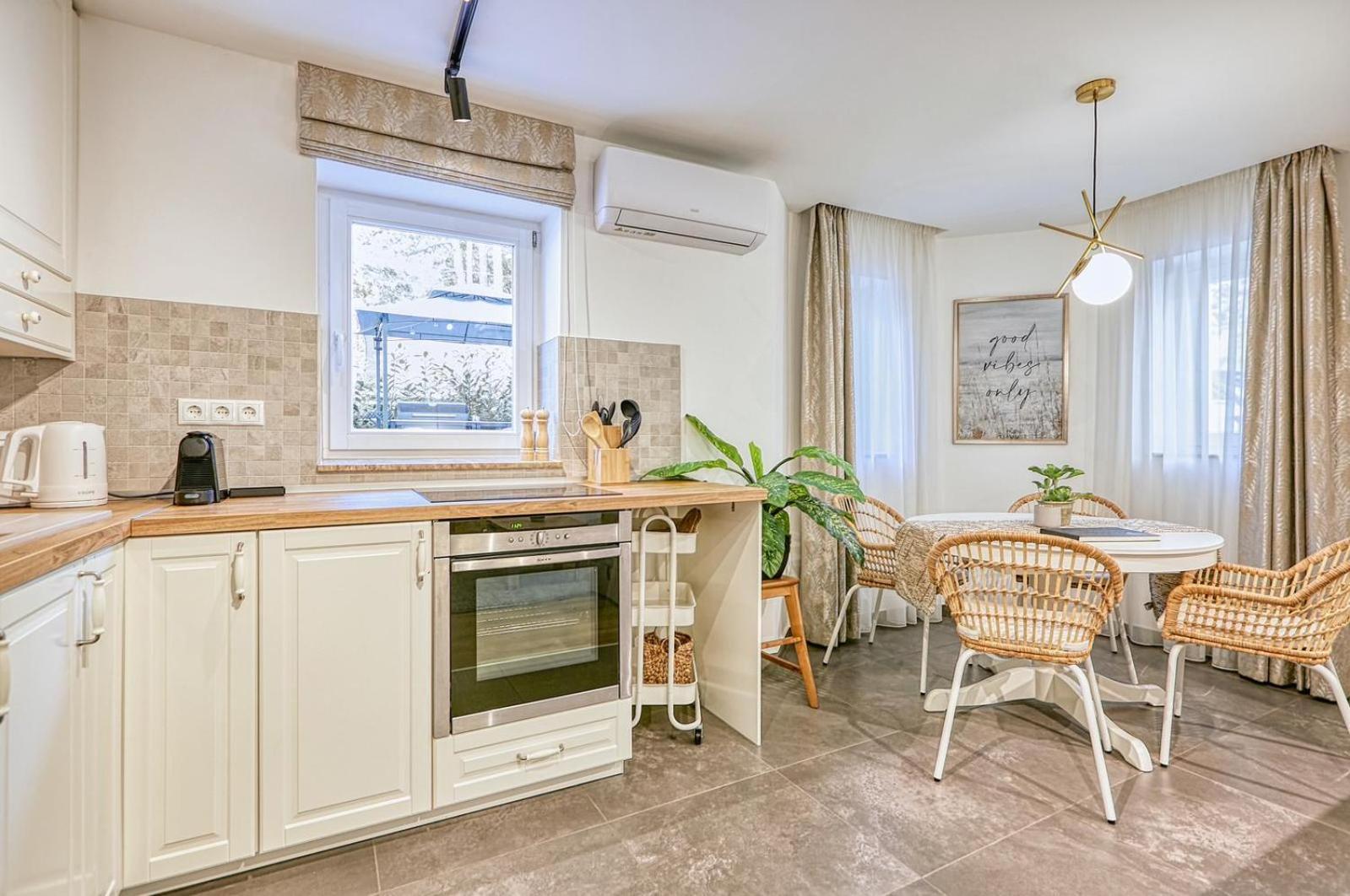Botaniq Apartment